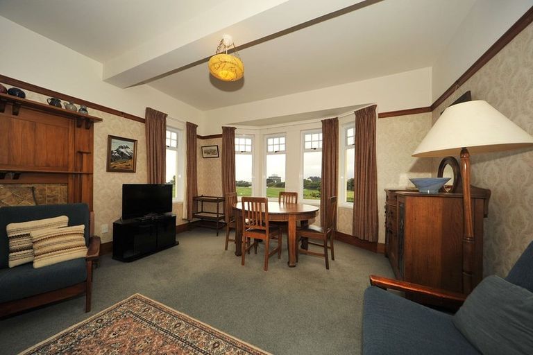 Photo of property in Chevening Flats, 90 Salamanca Road, Kelburn, Wellington, 6012