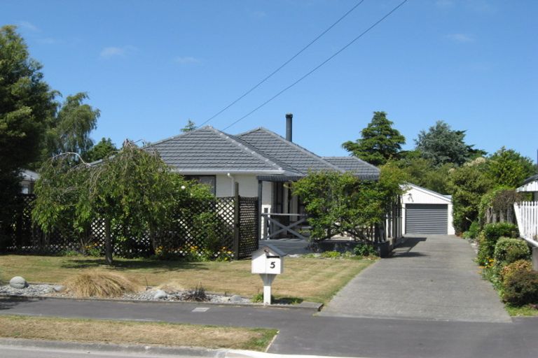 Photo of property in 5 Fairmile Place, Russley, Christchurch, 8042