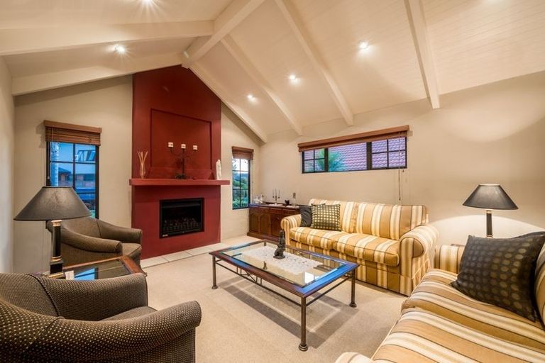 Photo of property in 8 Brooke Ridge Rise, East Tamaki Heights, Auckland, 2016