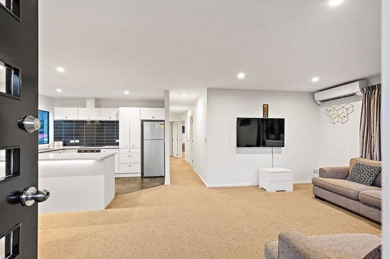 Photo of property in 7 Longview Rise, Massey, Auckland, 0614