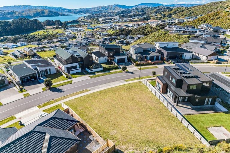 Photo of property in 107 Queen Charlotte Drive, Aotea, Porirua, 5024