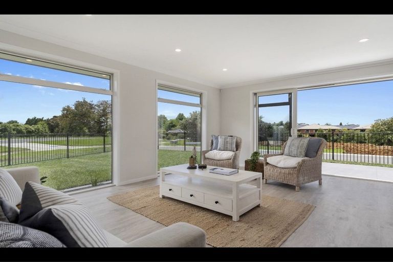 Photo of property in 72 Western Avenue, Omokoroa, 3114