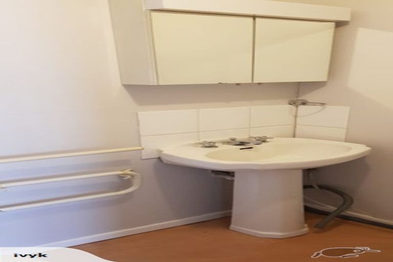 Photo of property in 98 Litten Road, Cockle Bay, Auckland, 2014