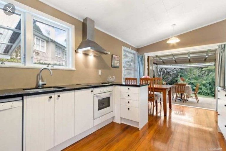 Photo of property in 5 Holbrook Place, Cockle Bay, Auckland, 2014