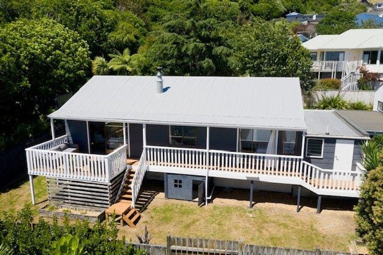 Photo of property in 5 Amokura Street, Waikanae, 5036