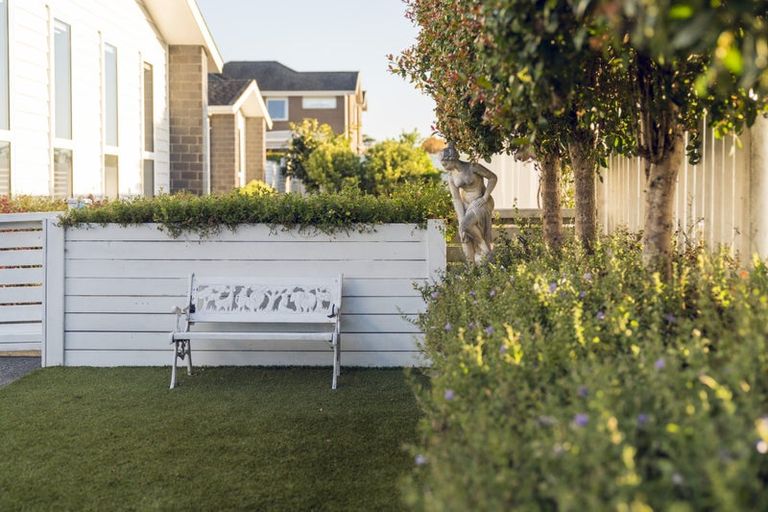 Photo of property in 25 Gilbransen Road, Kumeu, 0810