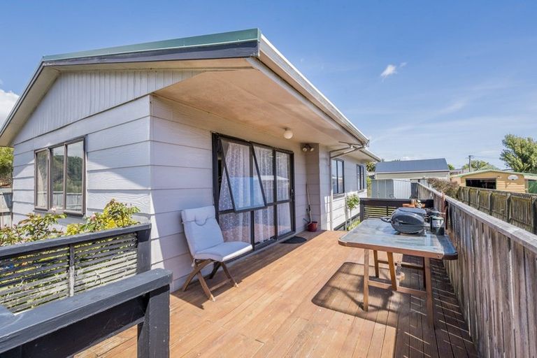 Photo of property in 16 Cousins Avenue East, Foxton Beach, Foxton, 4815