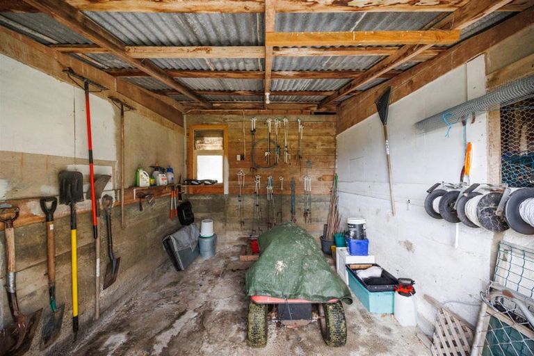 Photo of property in 375 Rangatira Road, Hunterville, 4786