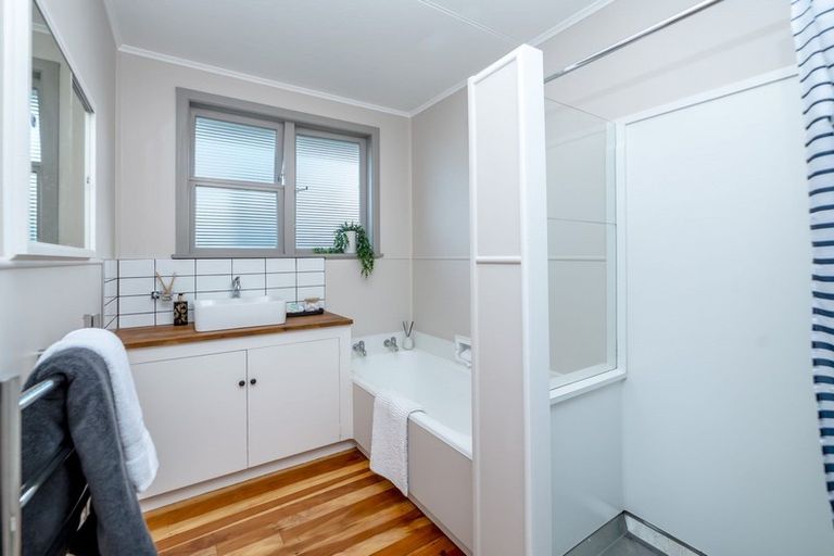 Photo of property in 64 Brandon Street, Featherston, 5710