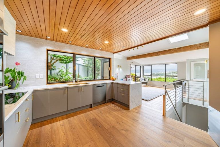 Photo of property in 33 Oak Avenue, Paremata, Porirua, 5024