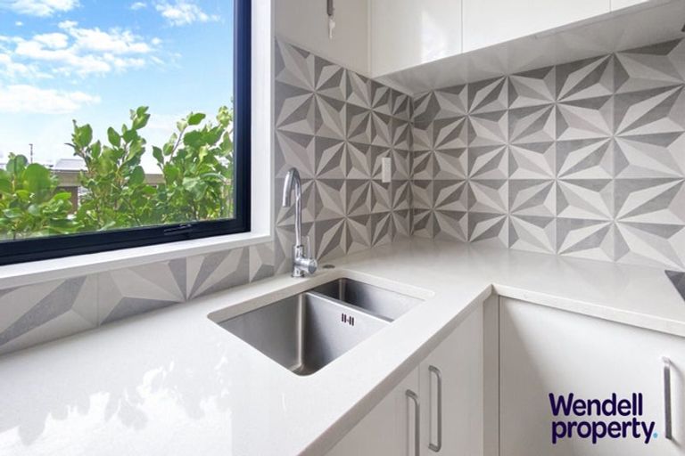 Photo of property in 3/86 Fred Taylor Drive, Westgate, Auckland, 0814