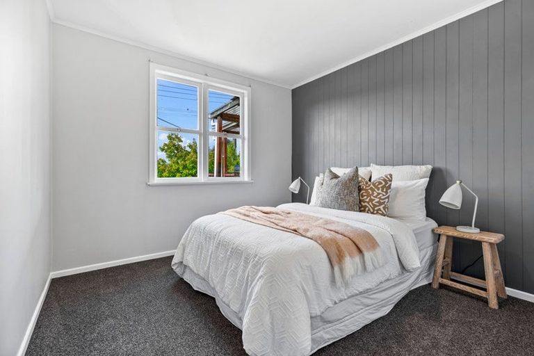 Photo of property in 242 Henderson Valley Road, Henderson, Auckland, 0612