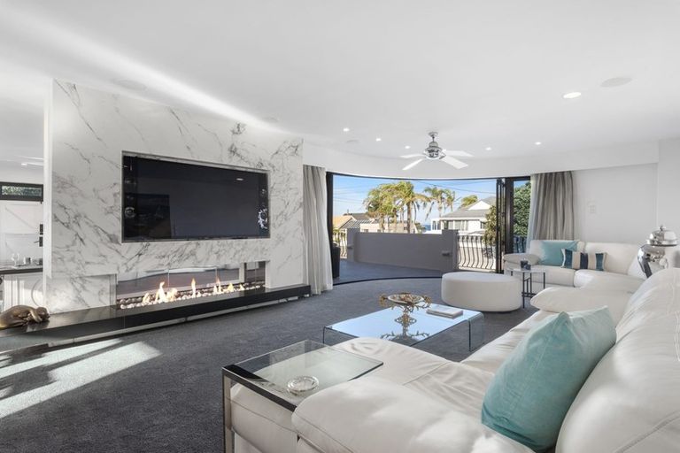 Photo of property in 1/60 Milford Road, Milford, Auckland, 0620