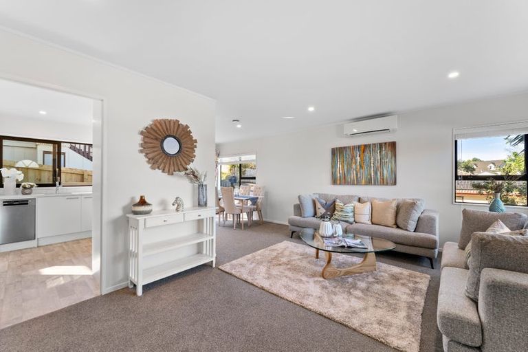 Photo of property in 1/14 Kupari Place, Totara Vale, Auckland, 0629