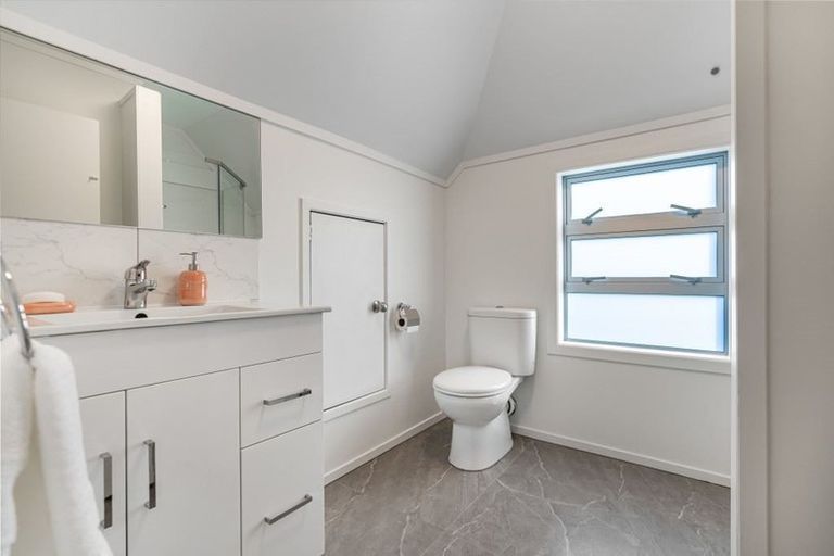 Photo of property in 1/77 Manuka Road, Bayview, Auckland, 0629