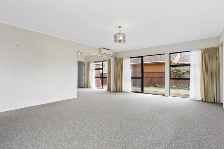 Photo of property in 7a Beach Road, Orewa, 0931