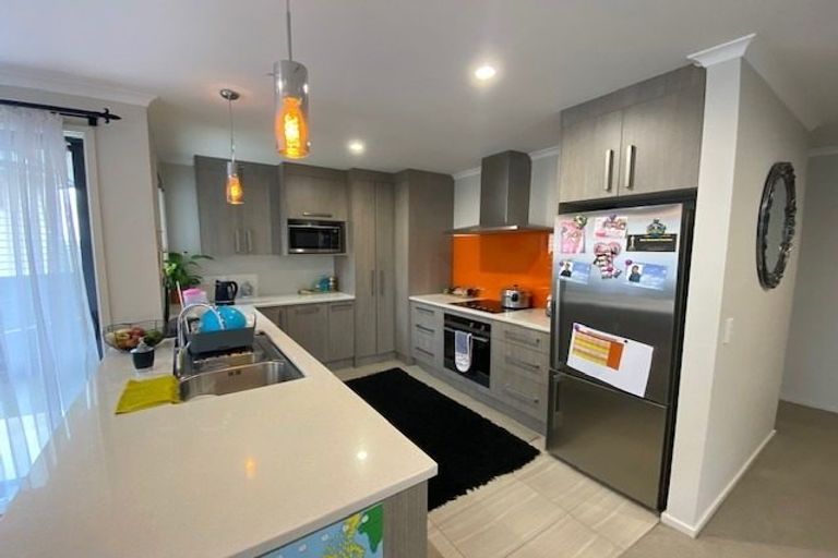 Photo of property in 3 Epic Way, Newlands, Wellington, 6037