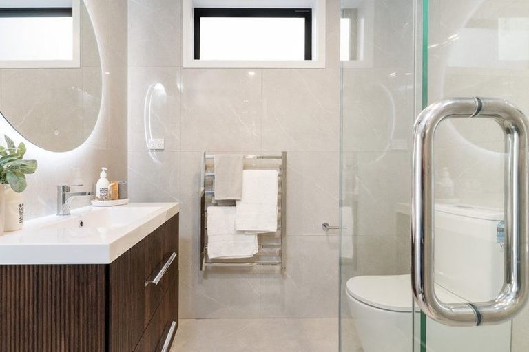 Photo of property in 307a Mount Pleasant Road, Mount Pleasant, Christchurch, 8081