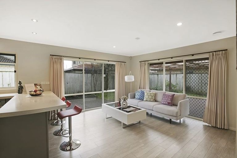 Photo of property in 15 Monash Place, Flat Bush, Auckland, 2016
