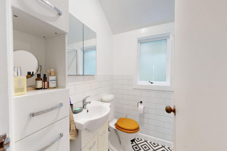 Photo of property in 55 Palliser Road, Roseneath, Wellington, 6011