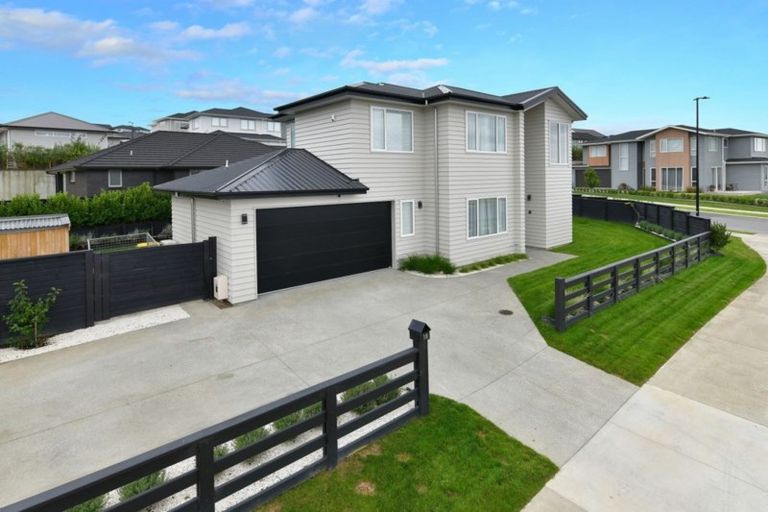 Photo of property in 18 Flavell Drive, Orewa, 0931