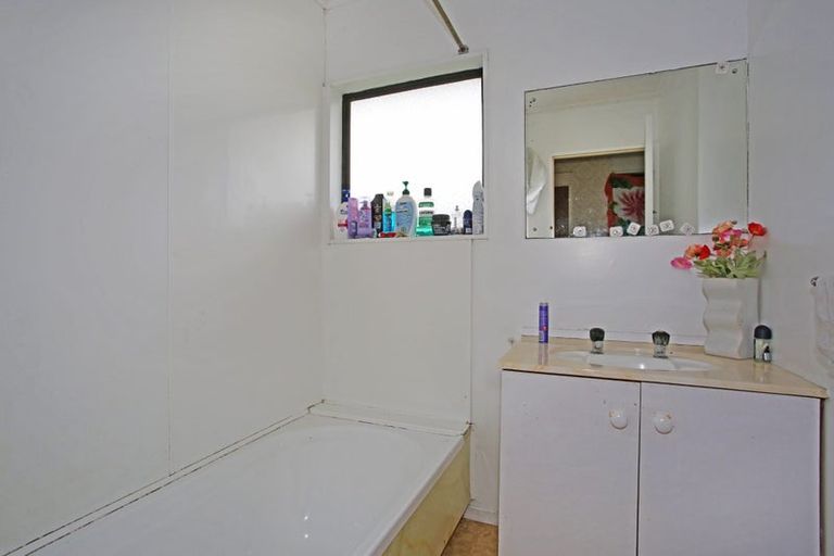 Photo of property in 17 Pukeroa Place, Papakura, 2110