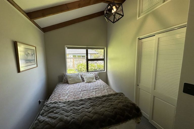 Photo of property in 11a Poneke Drive, Waikanae, 5036