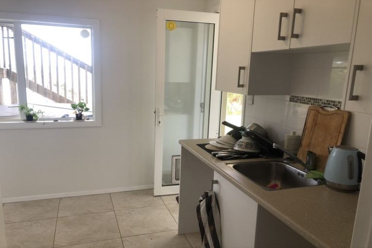 Photo of property in 32 Arama Avenue, Titirangi, Auckland, 0604