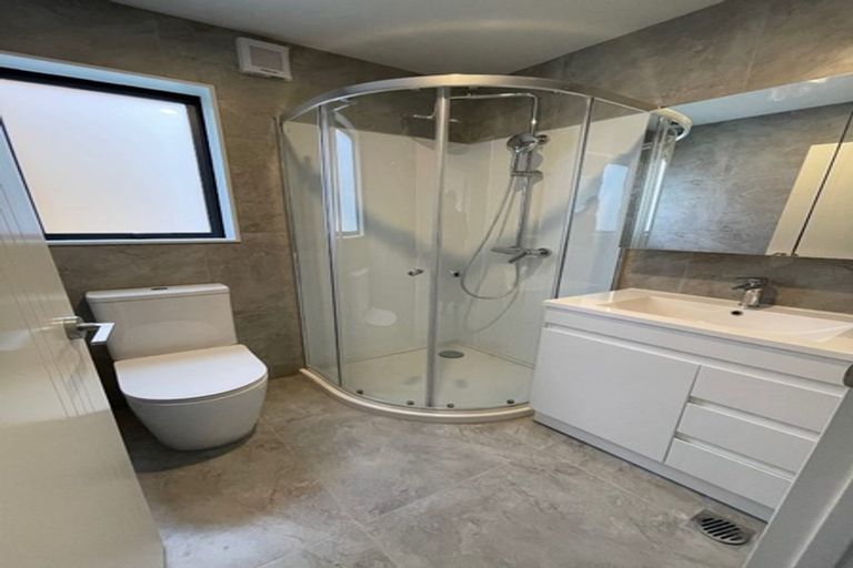 Photo of property in 2/54 Swanson Road, Henderson, Auckland, 0610