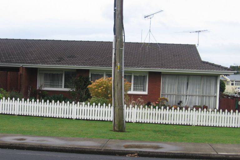 Photo of property in 2/9 Albert Street, Papakura, 2110