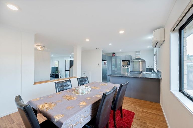 Photo of property in 15 Lake Panorama Drive, Henderson, Auckland, 0612