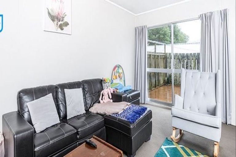 Photo of property in 2/146 Newlands Road, Newlands, Wellington, 6037