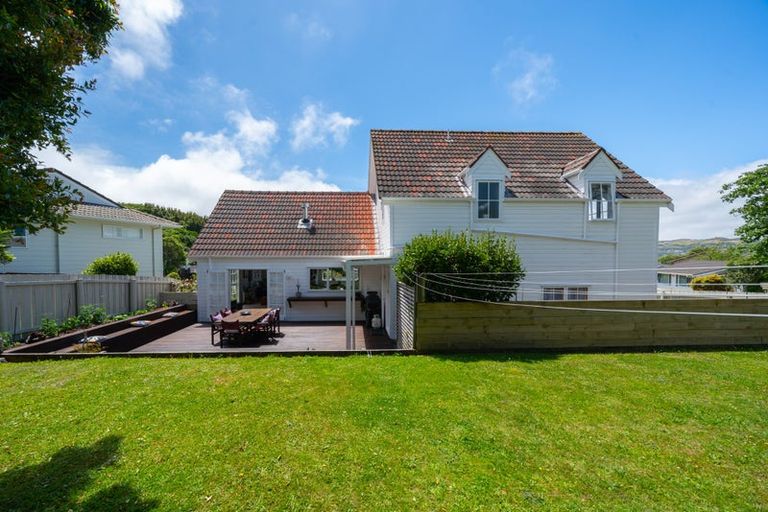 Photo of property in 2 Newnham Court, Tawa, Wellington, 5028