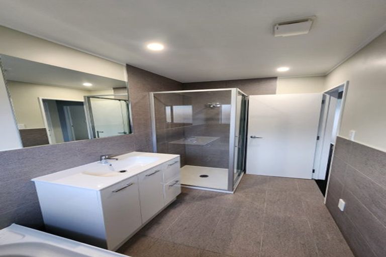 Photo of property in 1/14 Nerissa Place, Randwick Park, Auckland, 2105