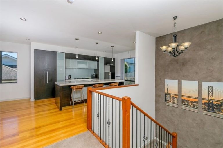 Photo of property in 31 Cricklade Terrace, Windsor Park, Auckland, 0632