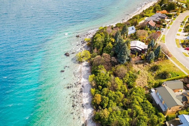 Photo of property in 72 Cedar Drive, Kelvin Heights, Queenstown, 9300