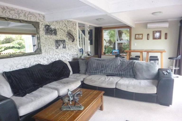 Photo of property in 57 Wyndham Road, Pinehaven, Upper Hutt, 5019