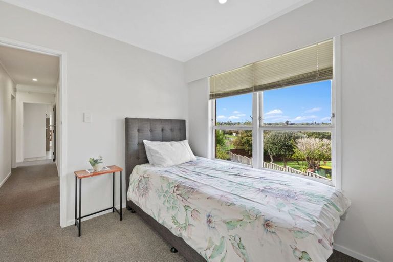 Photo of property in 18 Borrowdace Avenue, Botany Downs, Auckland, 2010