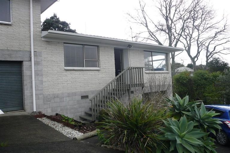 Photo of property in 2/2 Barker Rise, Northcross, Auckland, 0632