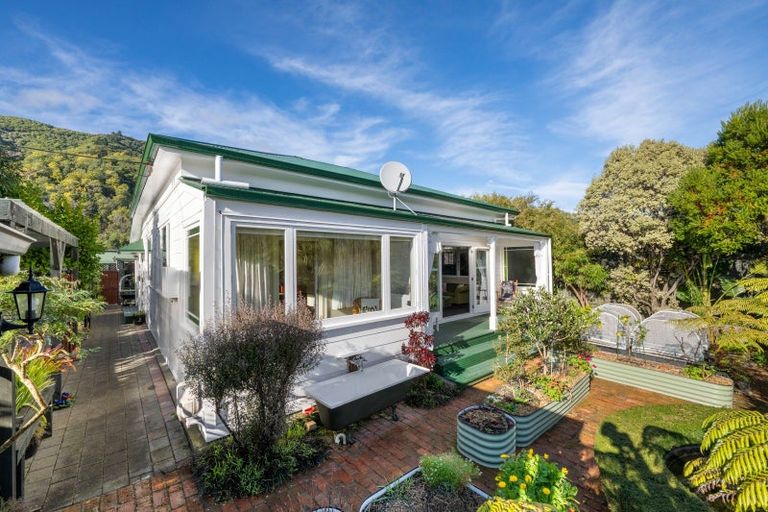 Photo of property in 25 Hampden Street, Picton, 7220