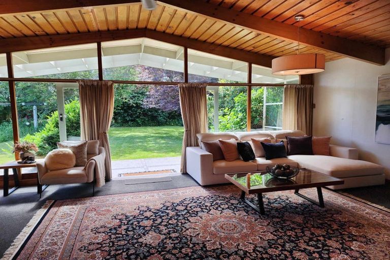 Photo of property in 32 Middlepark Road, Sockburn, Christchurch, 8042