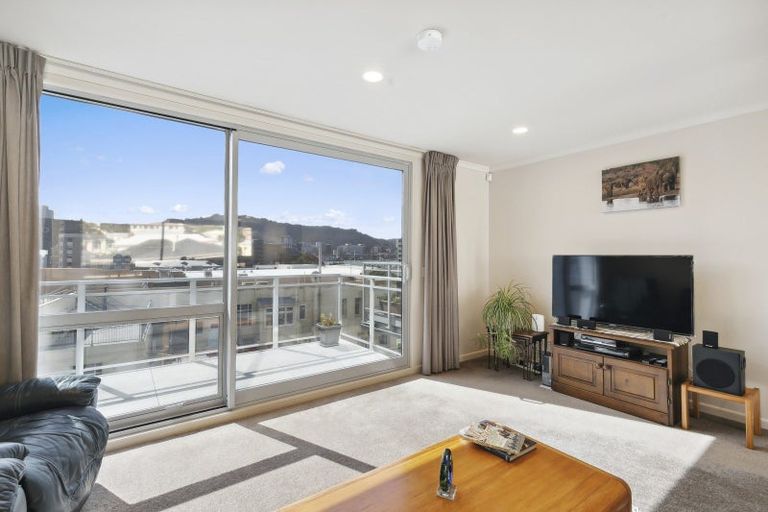 Photo of property in 13/15 Roxburgh Street, Mount Victoria, Wellington, 6011