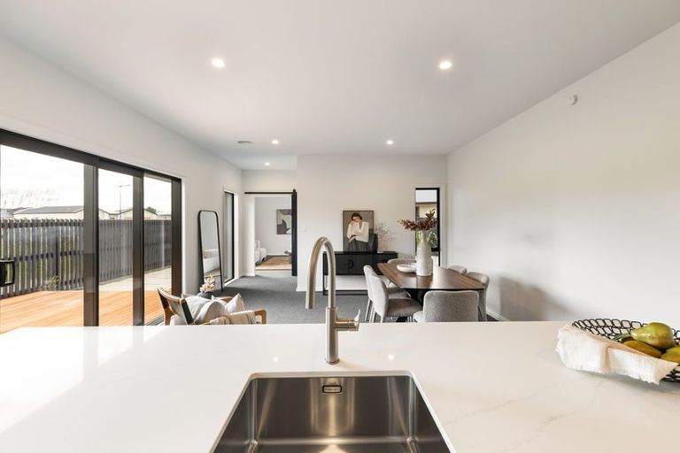 Photo of property in 7 Rangeview Drive, Kelvin Grove, 4414