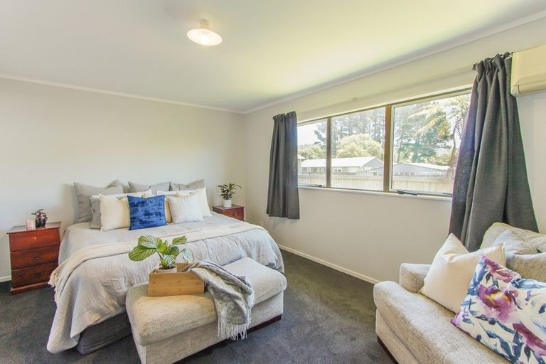 Photo of property in 99 Aquarius Drive, Kawaha Point, Rotorua, 3010