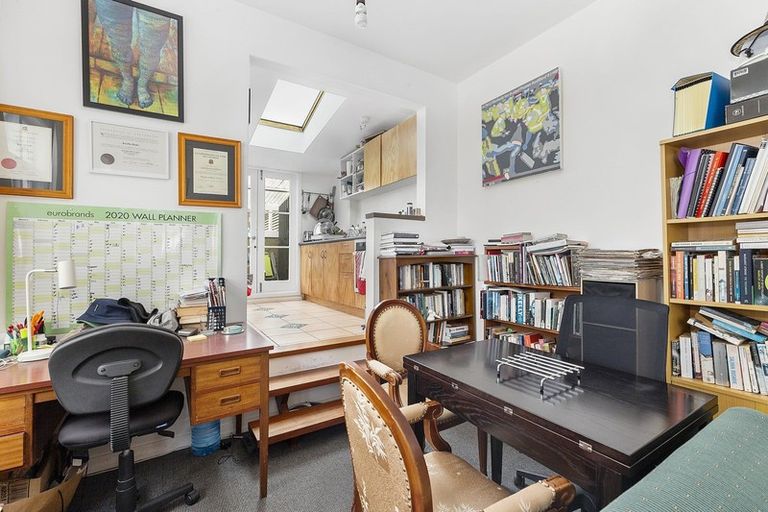Photo of property in 48 Edinburgh Terrace, Berhampore, Wellington, 6023