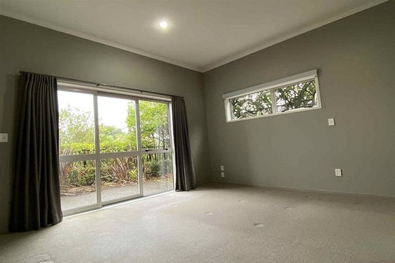 Photo of property in 5 Canyon Drive, Oteha, Auckland, 0632
