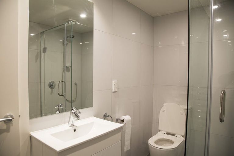 Photo of property in 93 Chelsea View Drive, Chatswood, Auckland, 0626