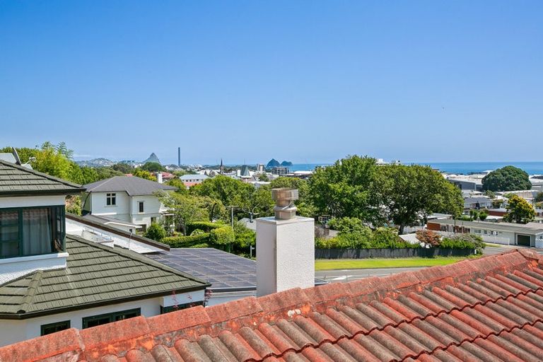 Photo of property in 85c Eliot Street, New Plymouth, 4310