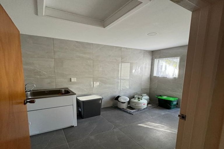 Photo of property in 4 Thistledew Place, Bayview, Auckland, 0629