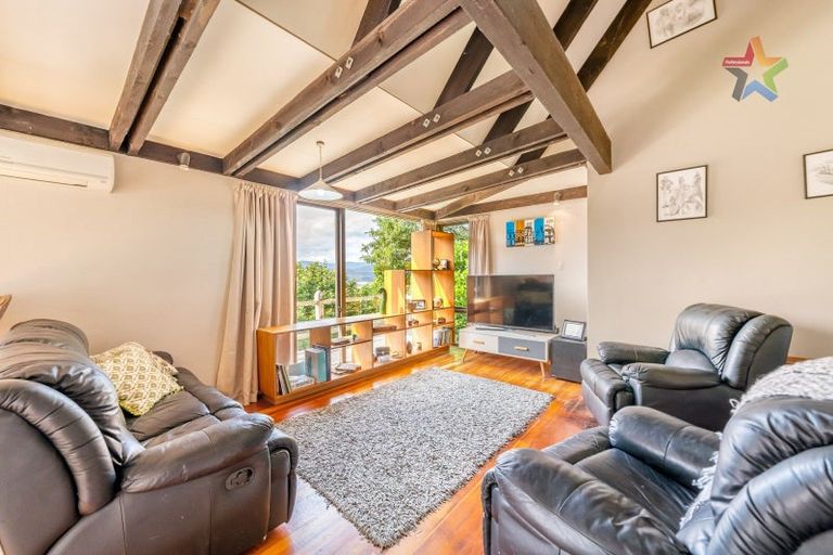 Photo of property in 22 Maungaraki Road, Korokoro, Lower Hutt, 5012